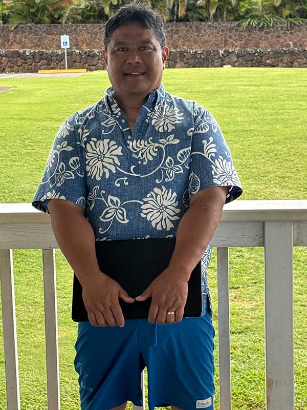 Pastor Lon Malapit